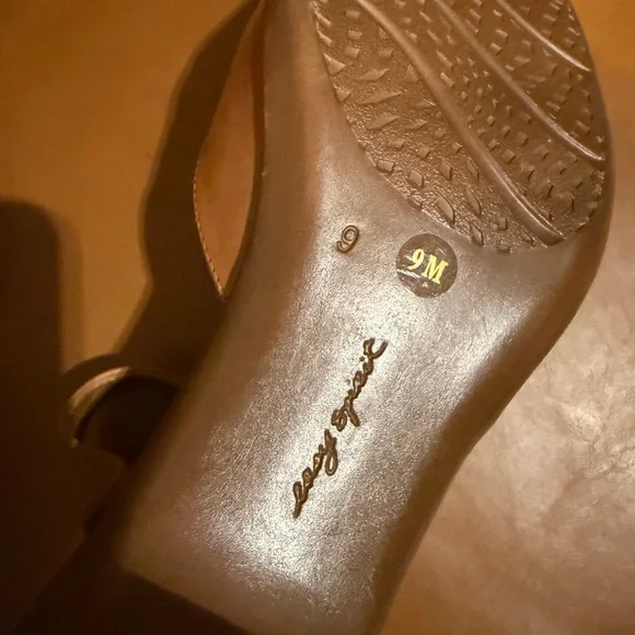 Easy Spirit Women's Brown Mary Jane Heels - Picture 4 of 6